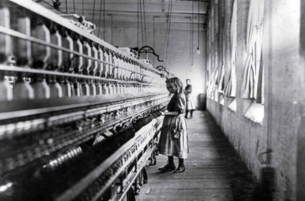 Can You Look Without Crying? Top 10 Famous Pictures of Children That Defined an Era's Pain